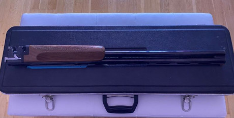 Se vende escopeta de tiro al plato Laurona Gold Sporting, calibre 12, medida del cañón 71 cm con 1 gatillo 11