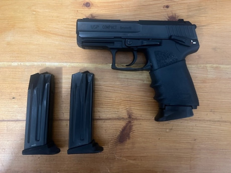 Vendo pistola HK USP COMPAT, la misma se encuentra en perfectas condiciones mecánicas y estéticas, se 02