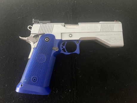 Vendo pistola SPS Pelikano cal 40sw, la pistola se encuentra en perfectas condiciones, se entrega con 02