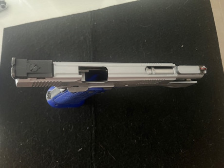 Vendo pistola SPS Pelikano cal 40sw, la pistola se encuentra en perfectas condiciones, se entrega con 01