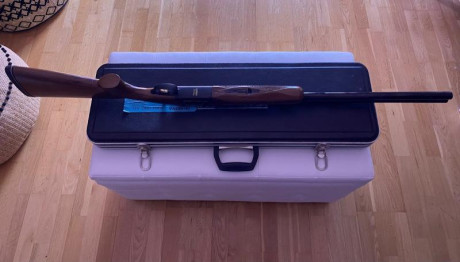 Se vende escopeta de tiro al plato Laurona Gold Sporting, calibre 12, medida del cañón 71 cm con 1 gatillo 31