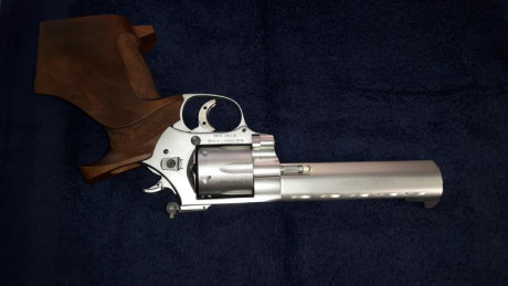 Buenas compañeros.
Pongo a la venta mi revolver del .32, esta seminuevo.
Lo compre como segunda arma del 52