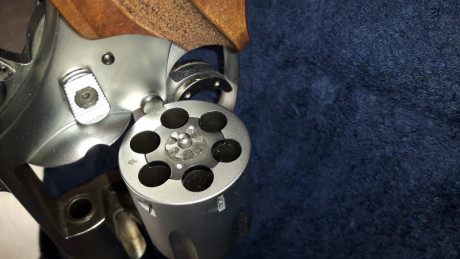 Buenas compañeros.
Pongo a la venta mi revolver del .32, esta seminuevo.
Lo compre como segunda arma del 51