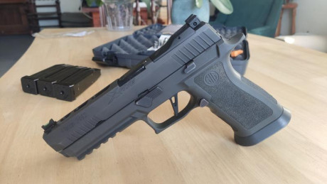 Sig Sauer P320 X Five Legion, usada únicamente en precisión, cañón Bull Barrel 5",incluyo además 00