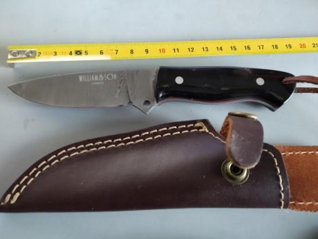 Vendo 1 Cuchillo y 1 navaja Wlilliam & Son London  en acero damasco. 
Están sin estrenar. Comprados 42