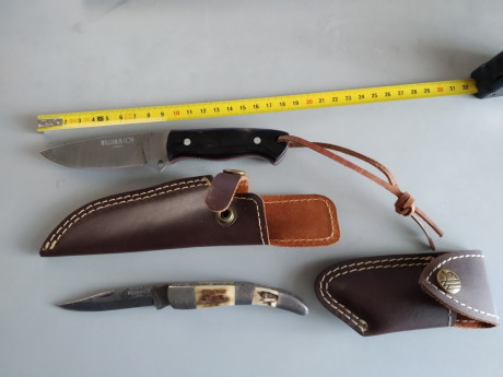 Vendo 1 Cuchillo y 1 navaja Wlilliam & Son London  en acero damasco. 
Están sin estrenar. Comprados 40