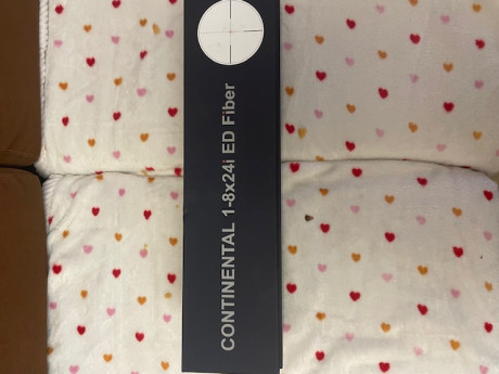 Vendo este visor por venta del rifle al que iba destinado. Tubo de 30. Peso 530gr. Retícula Iluminada 01
