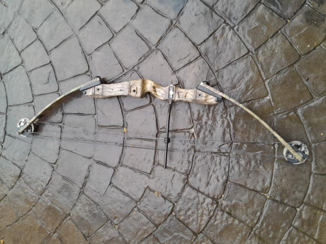 Hola, cambio arco de poleas HOYT USA mod REBELT XT, de camuflaje en buen estado, practicamente sin marcas 02