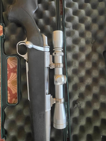 COMPAÑERO VENDE BROWNING CAL.30-06 CERROJO
MONTURAS FIJAS
VISOR LEUPOL 3-9
 1400  Euros.   NEGOCIABLES 12