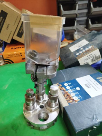 Vendo prensa Turret Pres, con todos los accesorios para recargar calibre,32,38,9PB, con sus platinas,dosificadóres 00