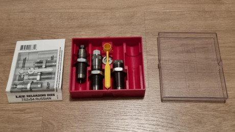 Hola,

Se vende dies de la marca LEE del calibre 7.62x54R, casi sin uso.

40 euros + portes.


Un saludo. 00