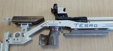 El rifle funciona perfectamente, y fue revisado en 2023 en la fabrica.El deposito de aire está vencido.Tiene 11