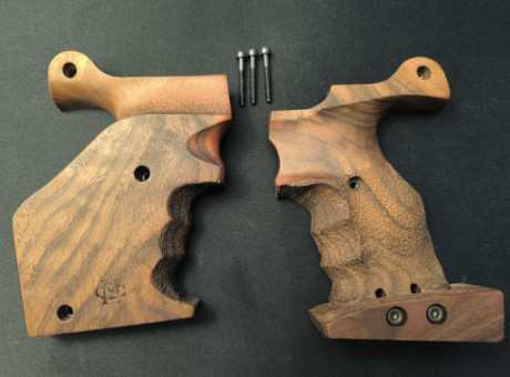 Vendo cachas anatómicas de nogal de la prestigiosa marca Cesare Morini para revolver S&W en talla 01