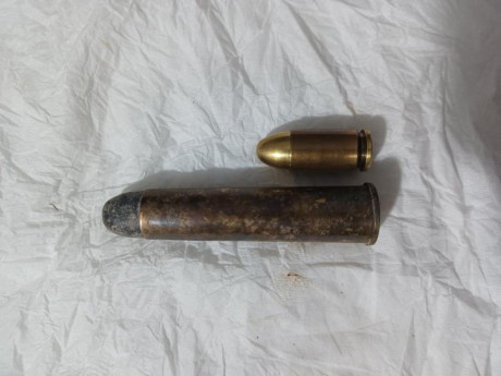 Hola buenas, soy nuevo aquí, encontré este cartucho hace unos meses con el detector de metales en los 92