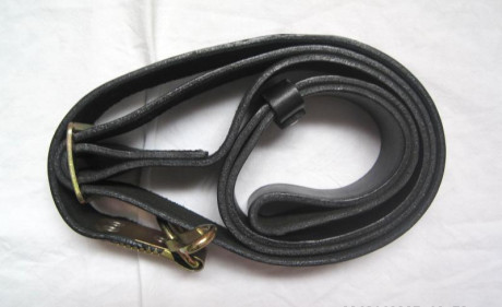 VENDO:

 -- CORREA PORTA-FUSIL de cuero AK 47, o SIMILAR .. (NUEVA) .. (ROBUSTA)..

 -- Longitud mínima: 00