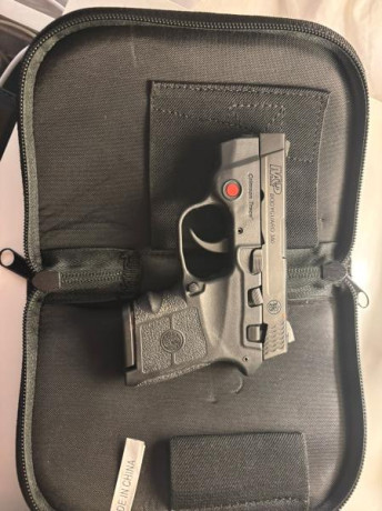 Un compañero me pide que le anuncie este arma.

Pistola SMITH & WESSON modelo BODYGUARD con Laser 00