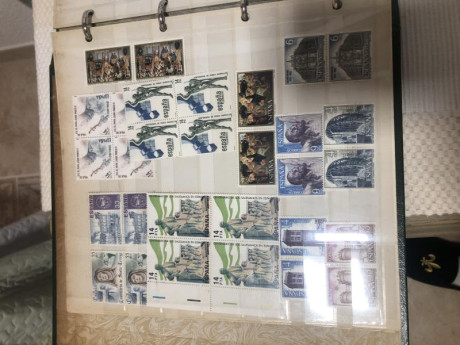 Vendo colección sellos nuevos año 79-80-81-82
Cambio por prismáticos de gran aumento o venta por 250 euros.. 11