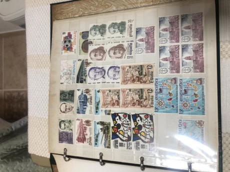 Vendo colección sellos nuevos año 79-80-81-82
Cambio por prismáticos de gran aumento o venta por 250 euros.. 10