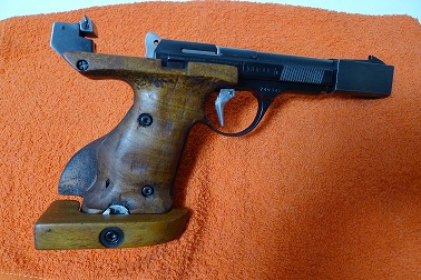  Buenos días 

A la venta un clásico del 22lr para standar. Dicen de ella que fue la primera pistola en 02