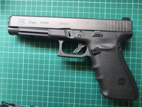 Lo dicho,  se vende pistola glock 41 generación 4 en calibre 45 ACP,  está nueva , pues a penas a tirado 10
