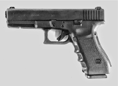 Vendo Pistola Glock 17 - 3ª generación, cal. 9mm

▪ Comprada nueva en el año 2012. Guiada en F. 
▪ Poco 00