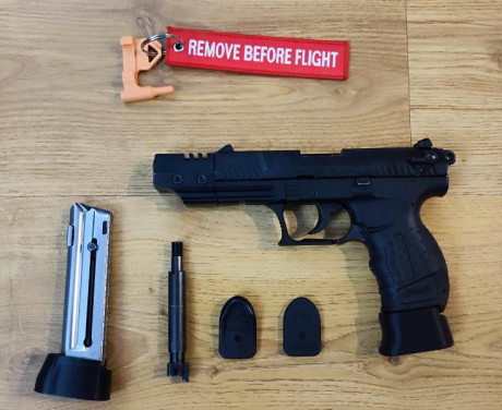 Vendo pistola Walther P22, con dos cañones, corto y largo con estabilizador, dos cargadores con extensión 01