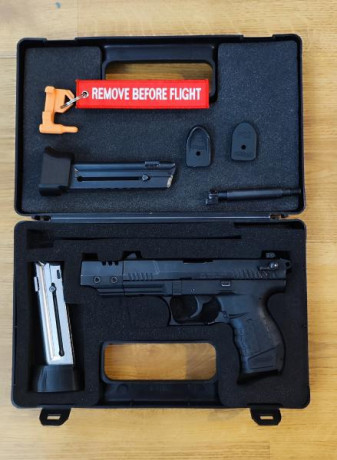 Vendo pistola Walther P22, con dos cañones, corto y largo con estabilizador, dos cargadores con extensión 00