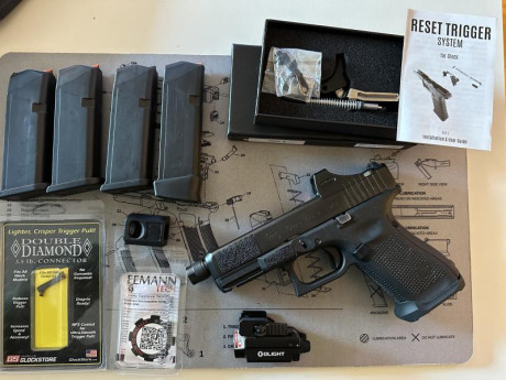 Se vende pack Glock 19, muy poco uso, comprada en verano de 2023 y usada tan solo en 3 competiciones de 02