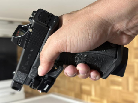 Se vende pack Glock 19, muy poco uso, comprada en verano de 2023 y usada tan solo en 3 competiciones de 00