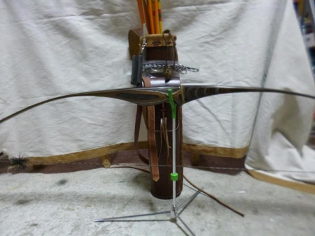 Se vende Arco Falco Longbow Spirit Carbon, diestro de 66” y 36 libras de potencia. El arco está hecho 12