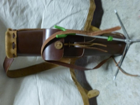 Se vende Arco Falco Longbow Spirit Carbon, diestro de 66” y 36 libras de potencia. El arco está hecho 10