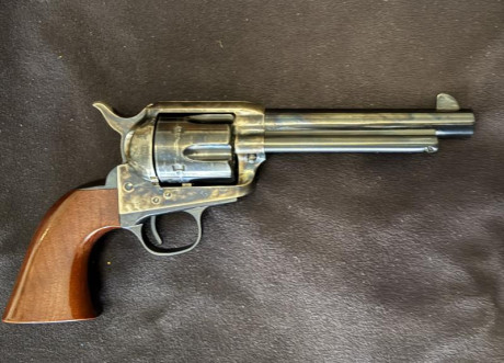 Vendo revolver Uberti 45LC con cañon de 5-1/2, el arma está en Barcelona donde se puede ver y probar, 01