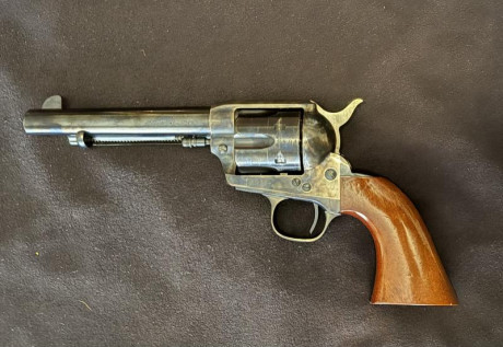 Vendo revolver Uberti 45LC con cañon de 5-1/2, el arma está en Barcelona donde se puede ver y probar, 00