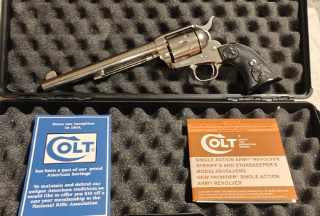 Vendo revolver Colt SAA, original, Calibre 45 LC, cañon de 7,5", acabado niquelado.
Año de fabricacion 20