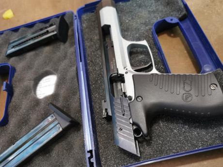 Buenos días, se vende CZ 122 con maletin y 2 cargadores, el calibre es 22, buen arma para iniciarse.
El 02