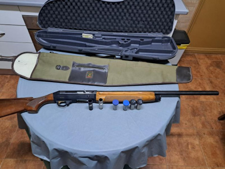 vende escopeta Benelli Premium  Superligera. 
Cañon de 66cm
4 chokes (2-3-4-5 *) 
Maletín original.
Esta 00