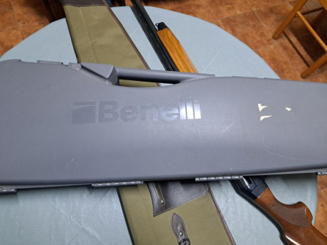 vende escopeta Benelli Premium  Superligera. 
Cañon de 66cm
4 chokes (2-3-4-5 *) 
Maletín original.
Esta 10