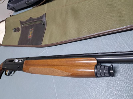 vende escopeta Benelli Premium  Superligera. 
Cañon de 66cm
4 chokes (2-3-4-5 *) 
Maletín original.
Esta 22