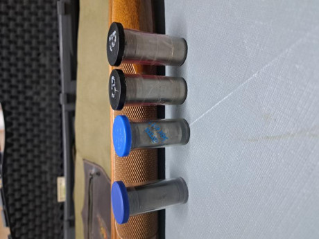 vende escopeta Benelli Premium  Superligera. 
Cañon de 66cm
4 chokes (2-3-4-5 *) 
Maletín original.
Esta 21