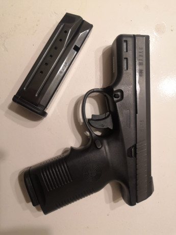 Vendo STEYR M9  9mm en perfecto estado con no mas de 200 disparos , dos cargadores y maletín original 02