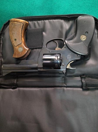Se vende revolver Astra NC6 calibre 38 spl de 4 pulgadas
Está guiado en F
Tiene las cachas de madera originales 00