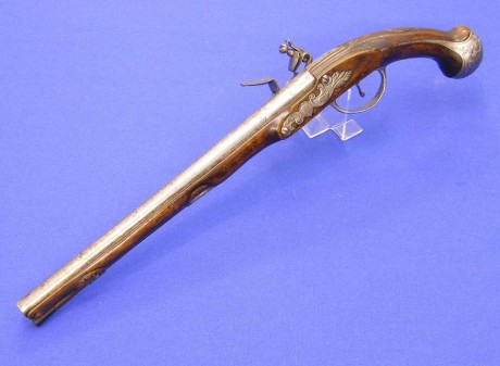 Voy a colocar unas fotos de un arma larga alemana de llave de mecha del siglo XVI. 172