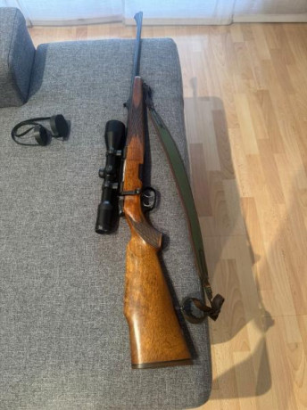 Un amigo me pide que le anuncie este rifle:

Malinncher 243 win + monturas + visor zeiss diavari v 2,5-10x50 11
