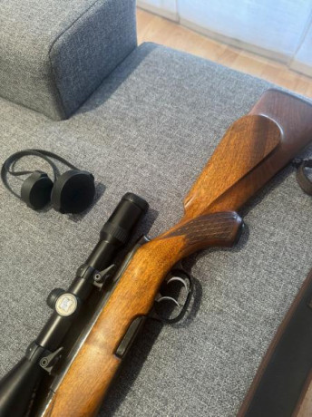 Un amigo me pide que le anuncie este rifle:

Malinncher 243 win + monturas + visor zeiss diavari v 2,5-10x50 10