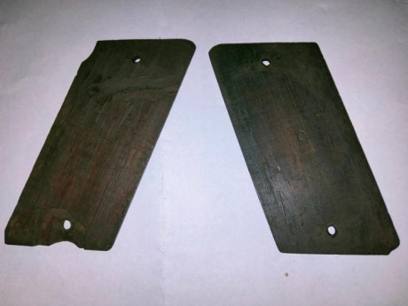 Hola, pongo a la venta un juego de cachas de madera de nogal para la pistola Austriaca Steyr modelo 1908 01