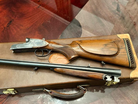 Rifle Express Sarasqueta 375 H&H año del año 1977, en buen estado de conservación. Leves marcas propias 02