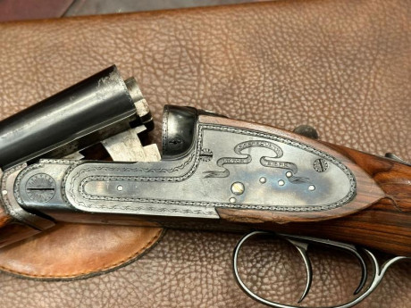 Rifle Express Sarasqueta 375 H&H año del año 1977, en buen estado de conservación. Leves marcas propias 01