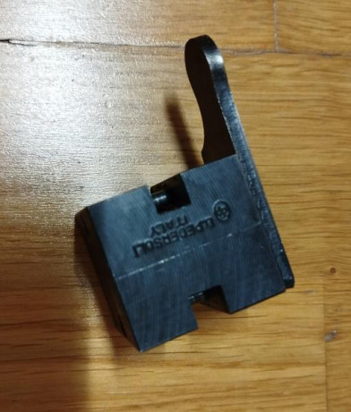 Turquesa en perfecto estado, con perfecto ajuste.
Sólo he cambiado el tornillo de chapa de corte.
Precio 01