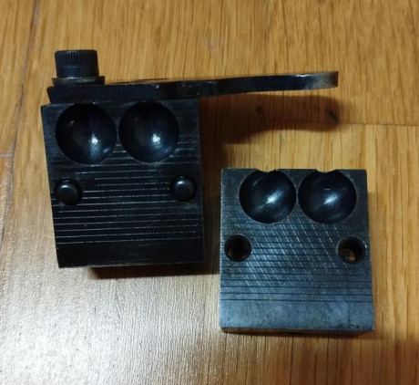 Turquesa en perfecto estado, con perfecto ajuste.
Sólo he cambiado el tornillo de chapa de corte.
Precio 00