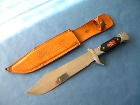 Buenos días, a ver si me podéis ayudar. Tengo un cuchillo de mi padre y querría preguntaros si alguien 50
